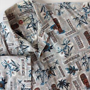Hilo Hattie Men's XL Hawaiian Shirt Tropical Floral Totem Hawaii USA Vintage